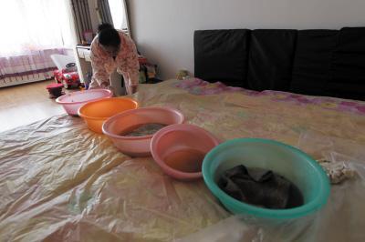 昭觉楼上漏水，住户失联，小区没物管，业主维权难！律师来支招……
